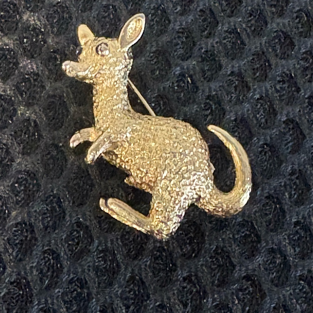 Gold Kangaroo Brooch Pin - Women Jewelry Brooches